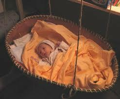 ЛЮЛЬКУ КАЧАЕТ СТАРИК