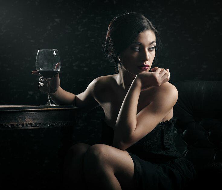 ТЕПЕРЬ МЫ В ПРОШЛОМ... (В.К.)