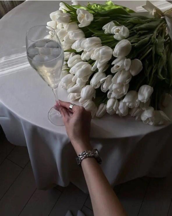 Осторожно, трепетным апрелем