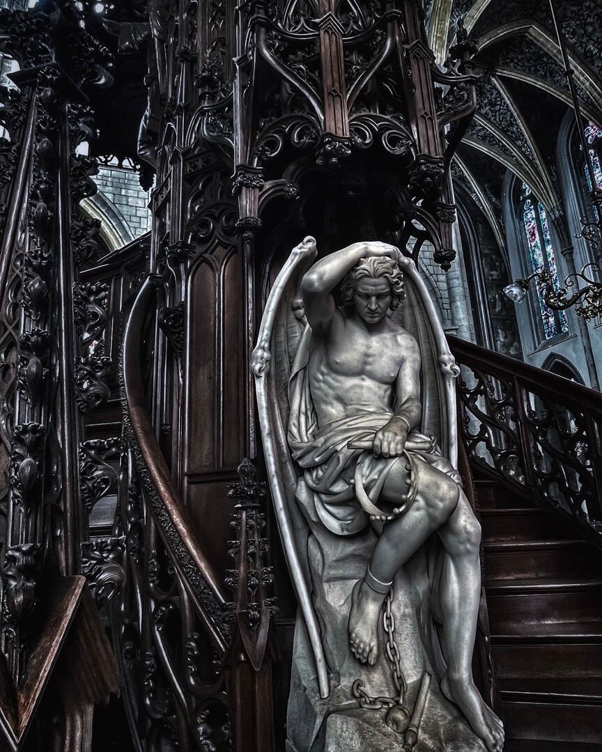Люцифер. Статуя в Льеже
