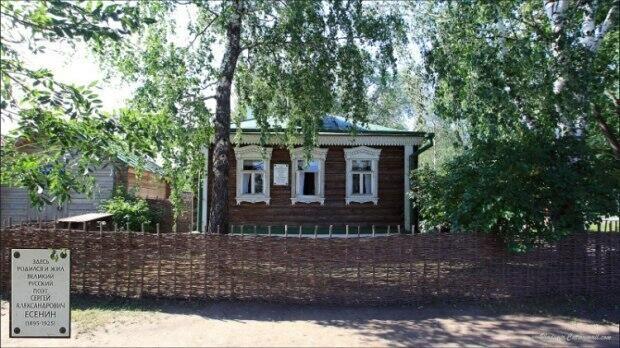 ЕСЕНИН. Низкий дом с голубыми ставнями... читает В. Кулаев  (  архив )