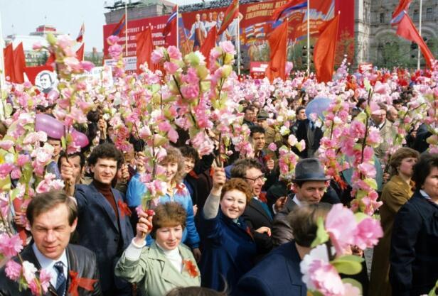 Всё исчезло, прошло, "канув в лету"...