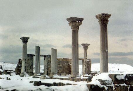 Страшно вспомнить, когда это было – Прошлый век, серый снег, поздний час