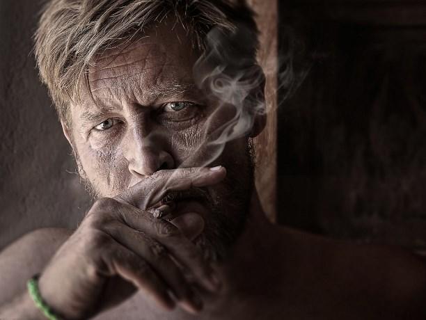 Жил человек