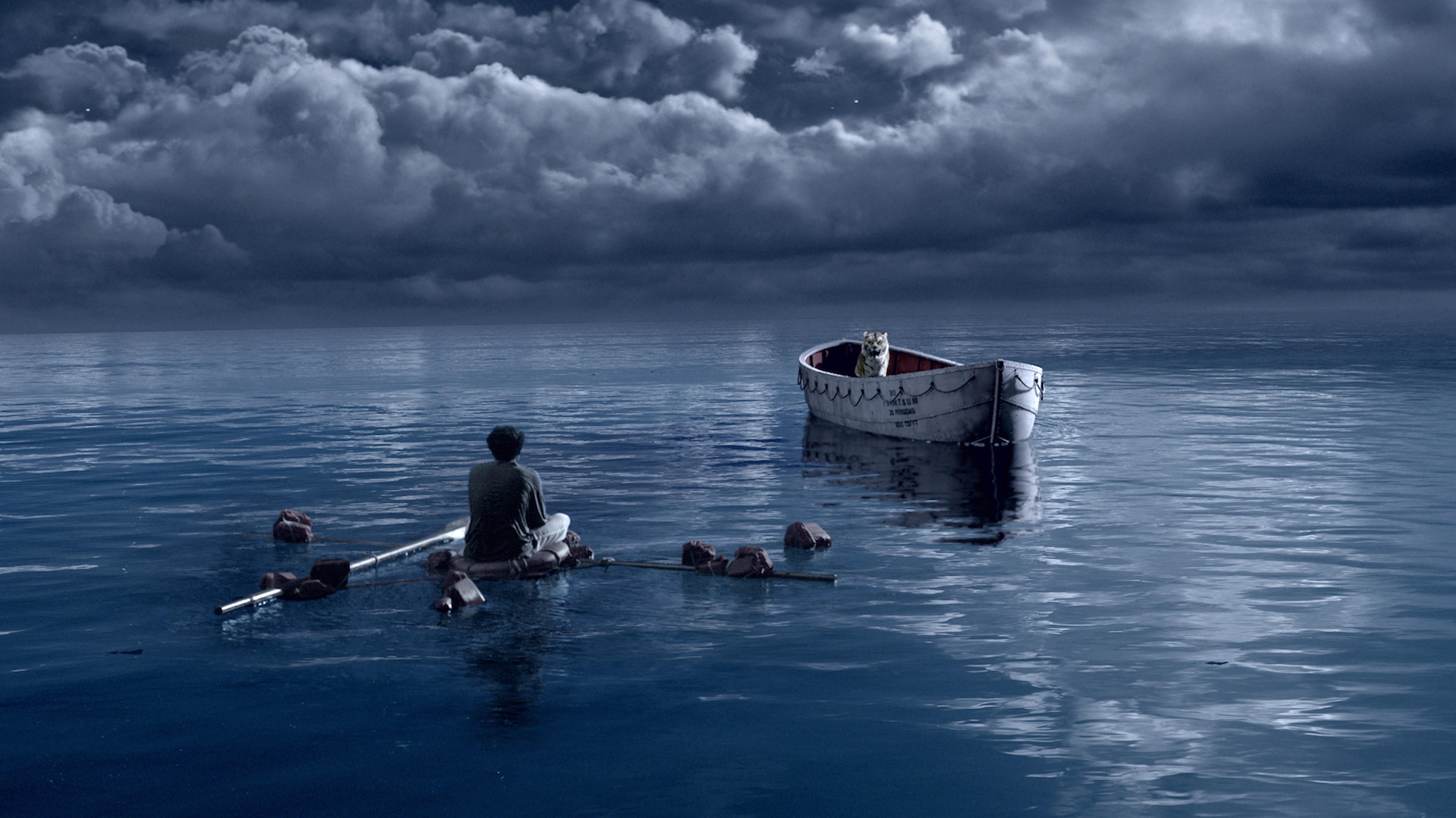 Плыть будущее время. Человек в лодке. Лодка в море.