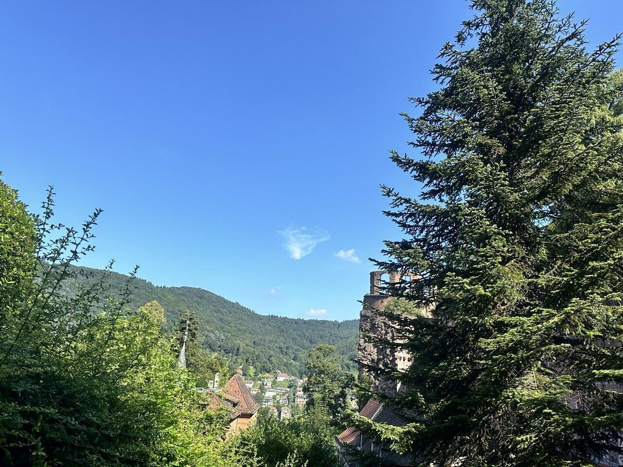 Ей нужна любовь