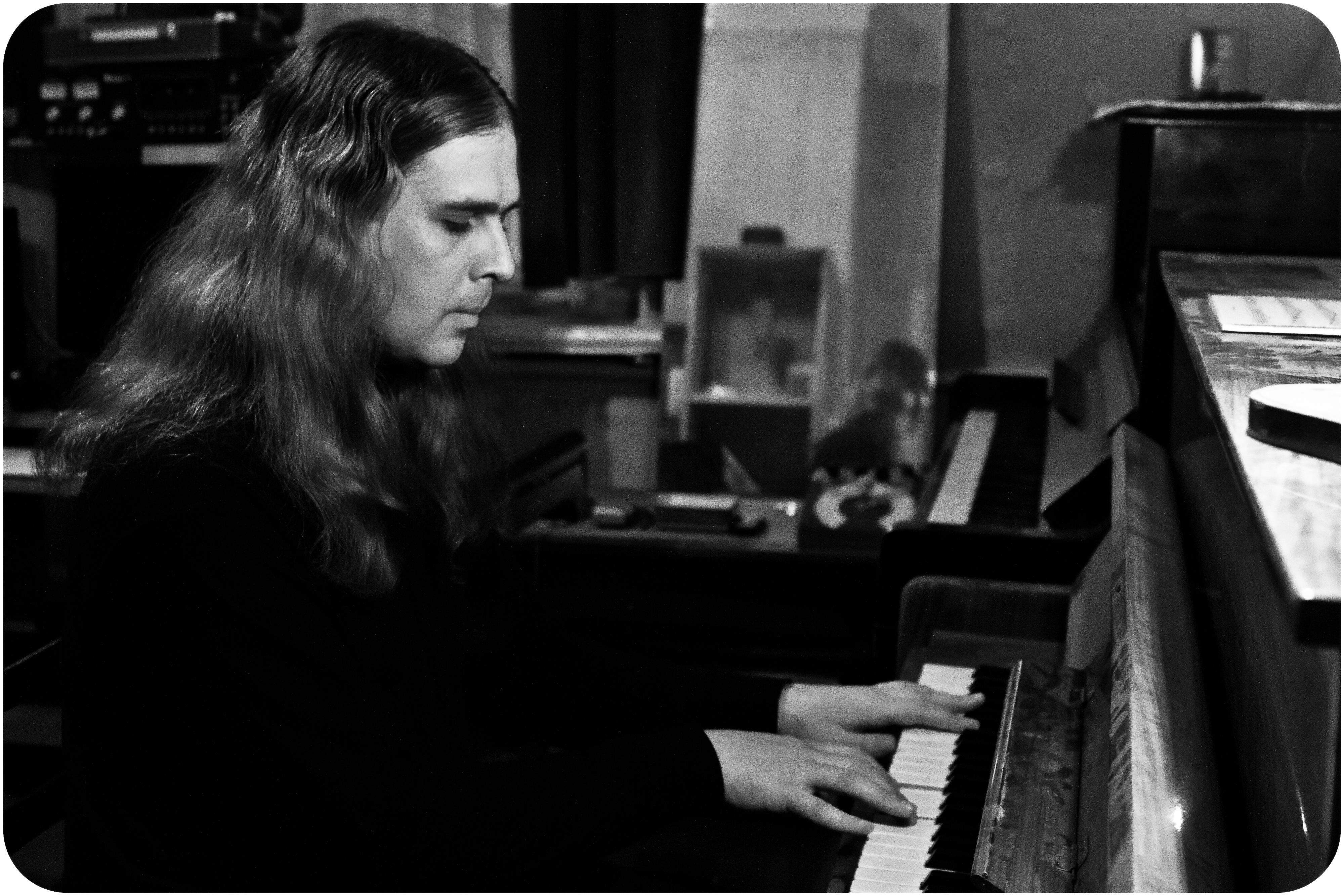 Моя музыка, аранжировка и звукозапись на мои слова.