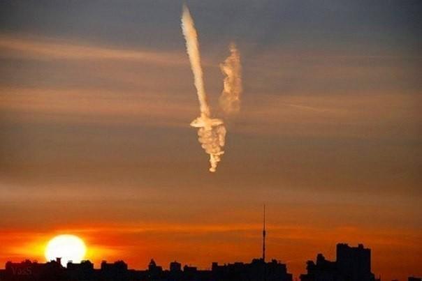 А нынче, под лопаткою болит.