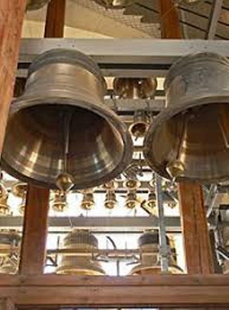 НАД РОССИЕЮ ЗВОНЯТ КОЛОКОЛА...