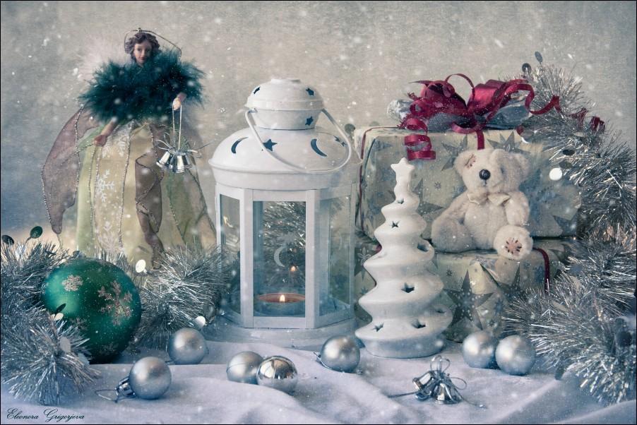 Новый год опять стучится...