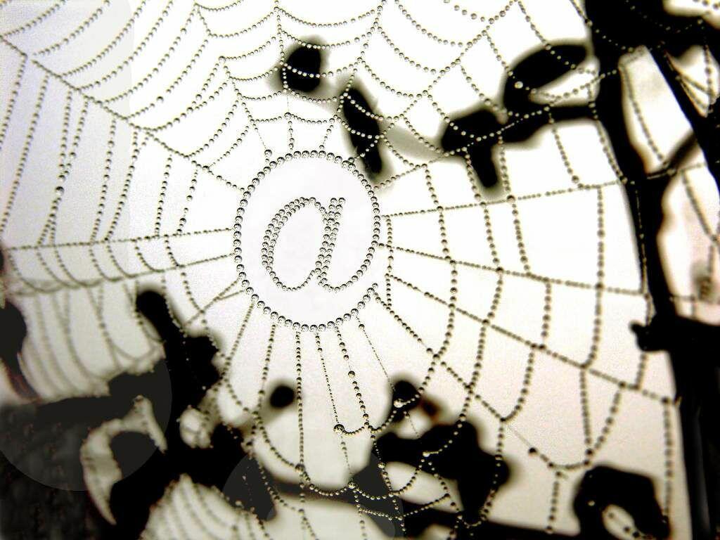 Смотрит фильм «Пятый элемент»