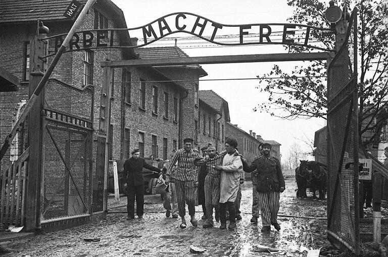 Аушвиц…Освенцим…Бараки…