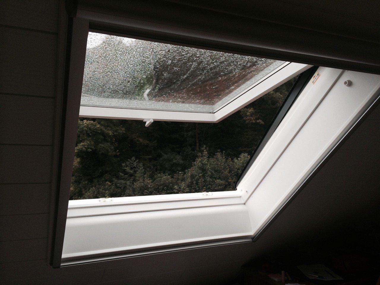 Экспромт на стихотворение Шаронова Дмитрия "По крыше отбивает дробь (18+)"