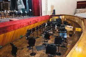 Умолкла музыка