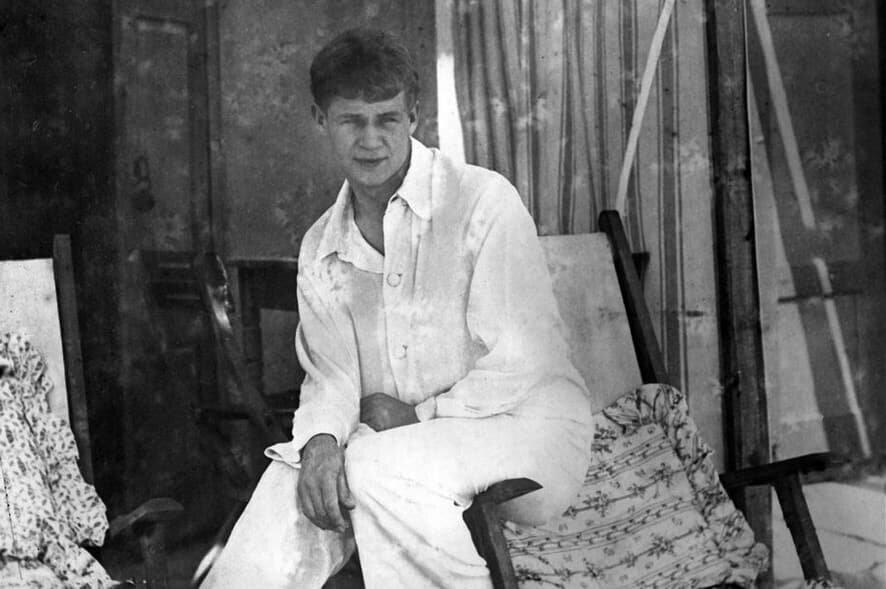 Годы молодые с забубенной славой…