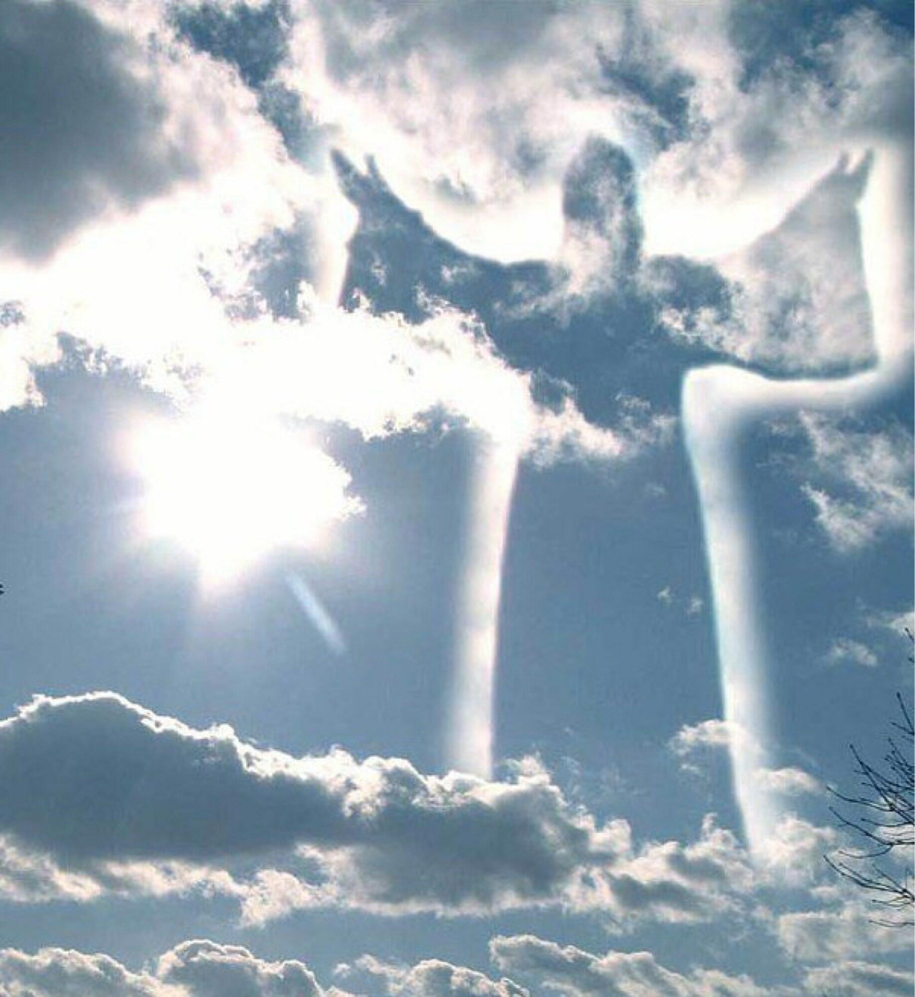 Бог в облаках