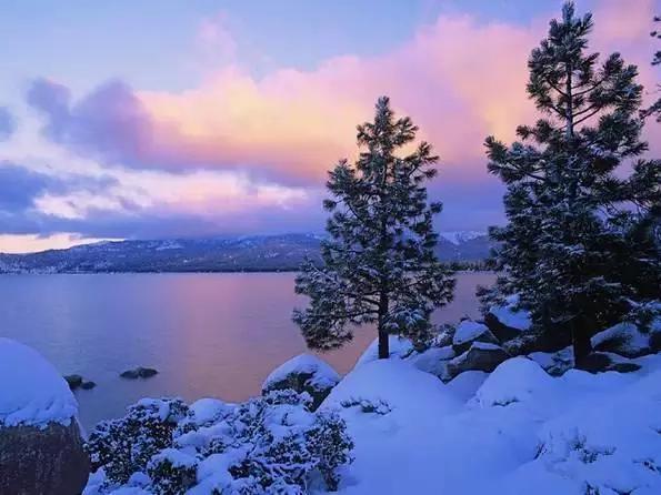 Снег витает