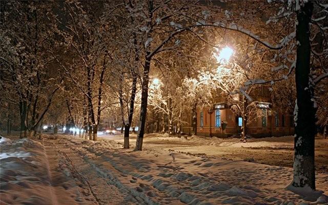 Всё в белых кружевах и на деревьях иней