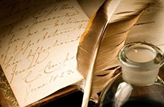 Окно  горит печальным  светом.