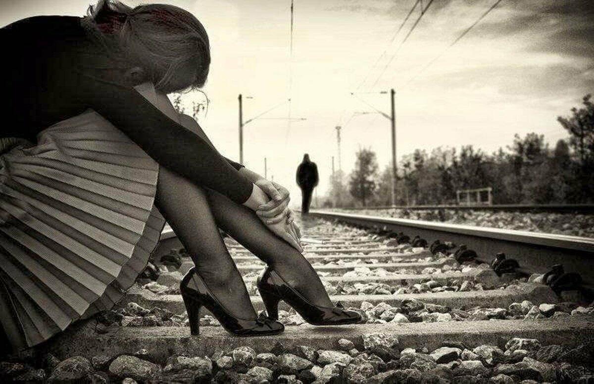 Женщин много