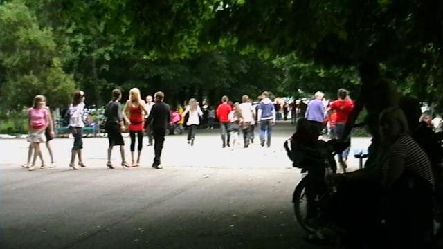 Сейчас растают в небе облака.