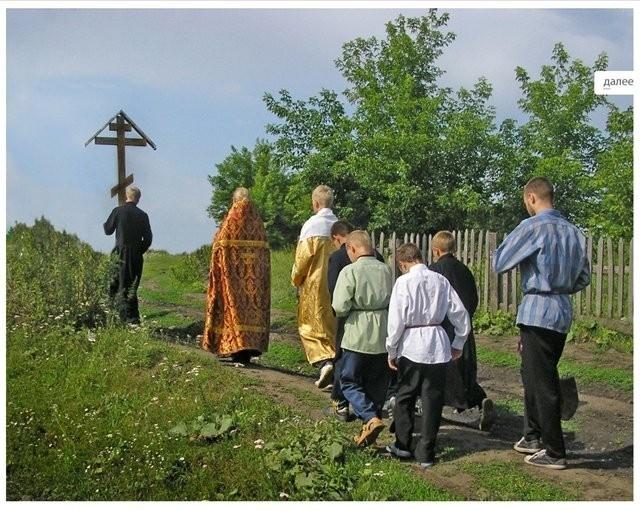 Тропинки на погосты Спешат уже ко мне...