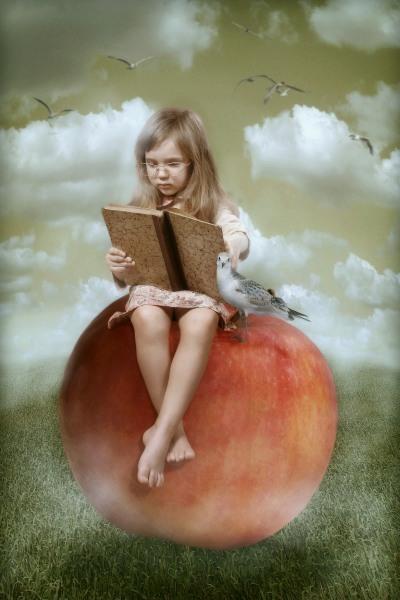 10 строк. На черных крыльях в дебрях сна Летает Майа - дочерь смерти