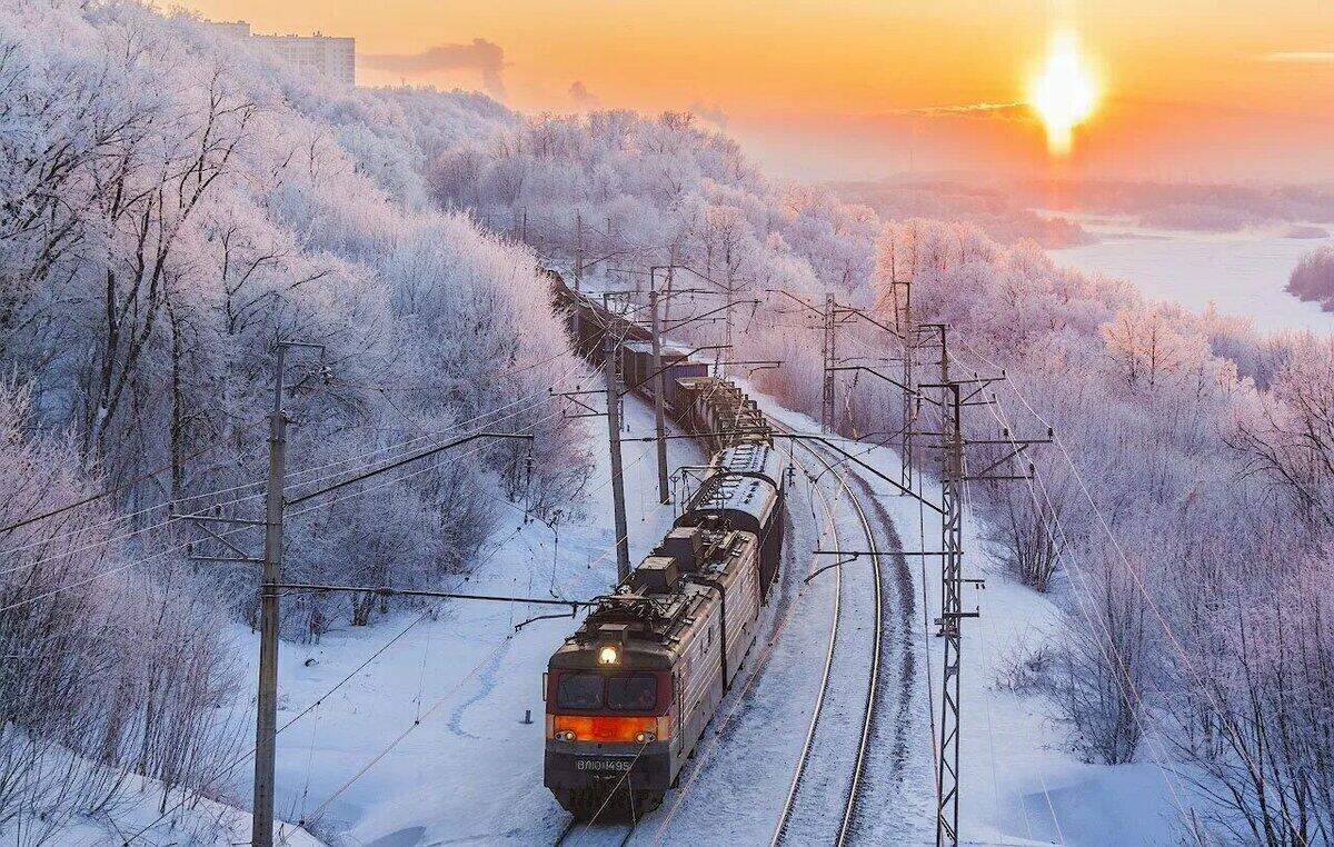 УПАЛА  С  ПОЛКИ  ГРУСТЬ  МОЯ