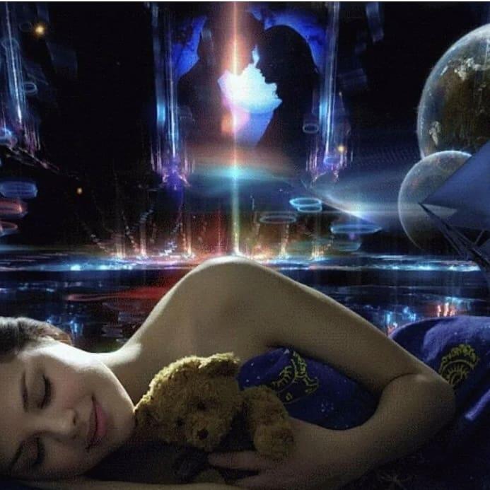 ПОРТРЕТ УСНУВШЕЙ ДЕВУШКИ