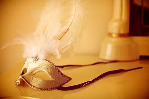 Бал окончен.Маски сорваны...