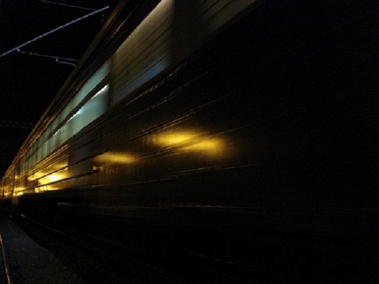 Ночной экспресс сайт. Ночной экспресс поезд. Поезд в темноте. Поезд из Темноты. Ночной экспресс РЖД.