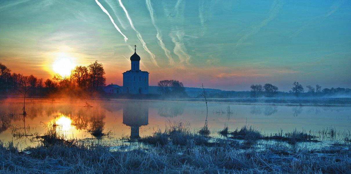 Храм Покрова на Нерли в половодье