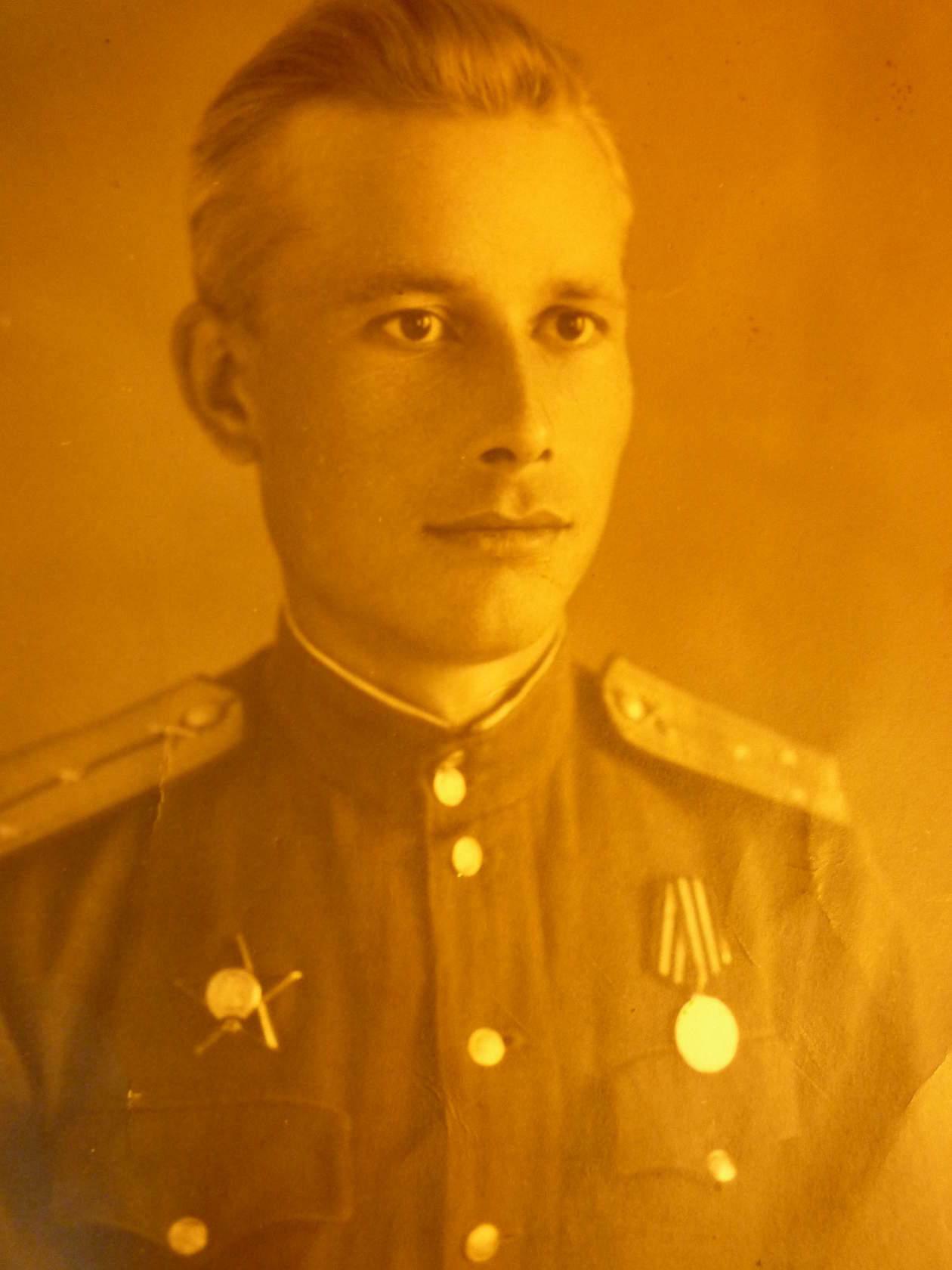 ПОБЕДНЫЙ МАЙ ПОД ПЕНИЕ ТИШИНЫ