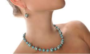 Подошла походкою блудницы