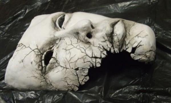 Я врастаю губами...