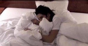 И прячу ее под подушку