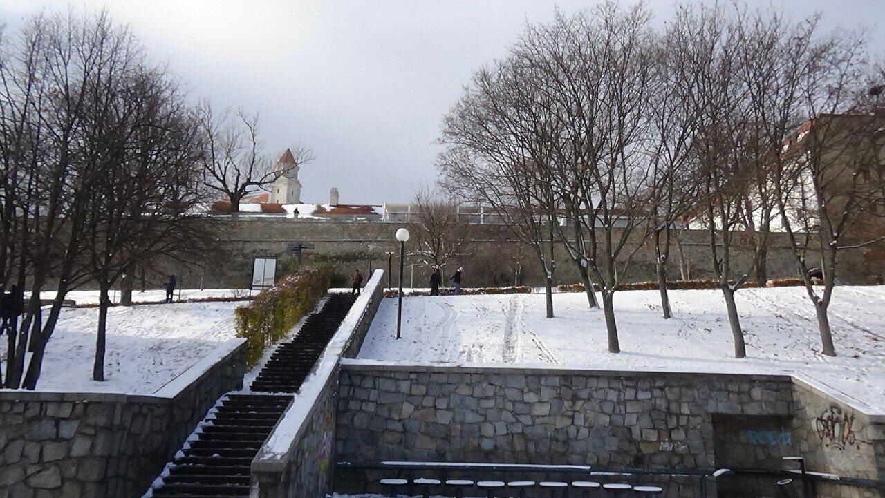 Год к концу зимы начало