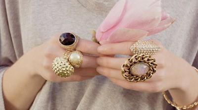 Надену колечком на пальчик...