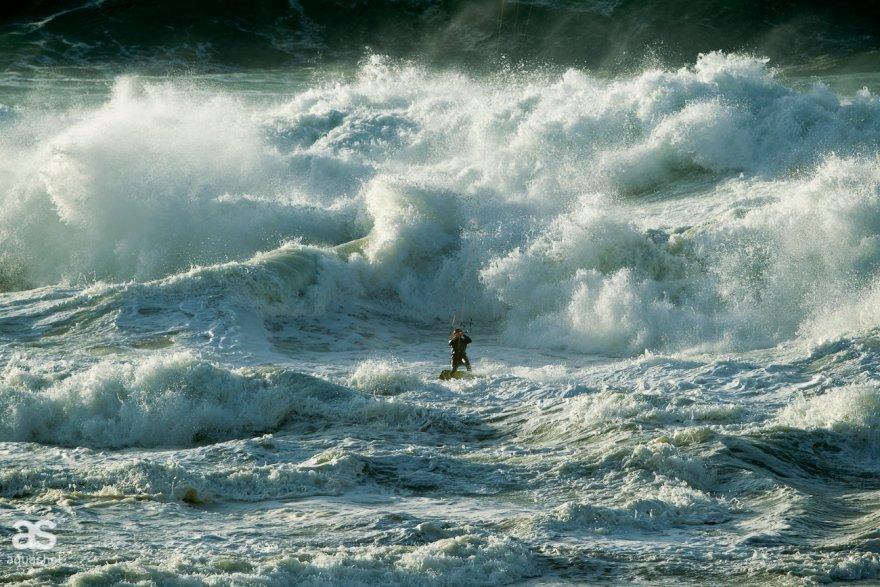 В душе ее вздымались волны ревел. Море шторм. Шторм в океане. Сильные волны. Ветер на море.