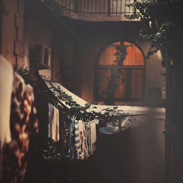 Нас было двое.