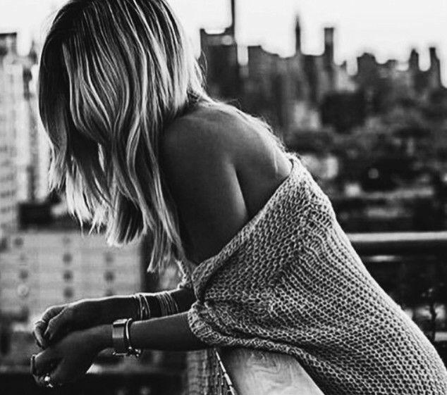 Люди приходят и снова уходят с миром (И)