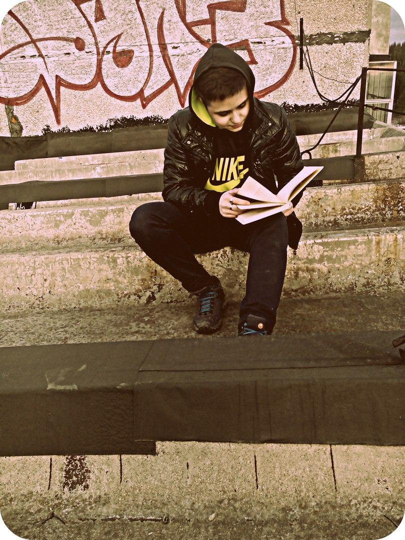 Рычу озлобленным псом.