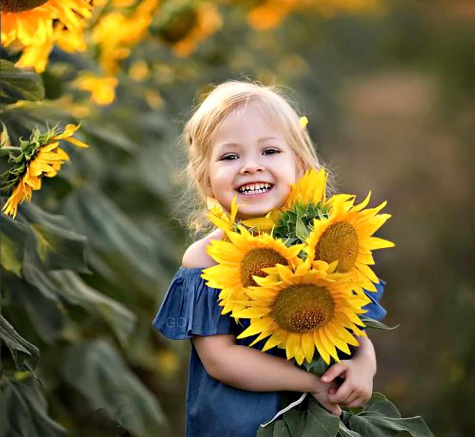 И хорошее настроение особенно. Живите с радостью и добром. Детям о счастье. Доброе утро с улыбкой. Доброе утро счастье позитив радость улыбки.