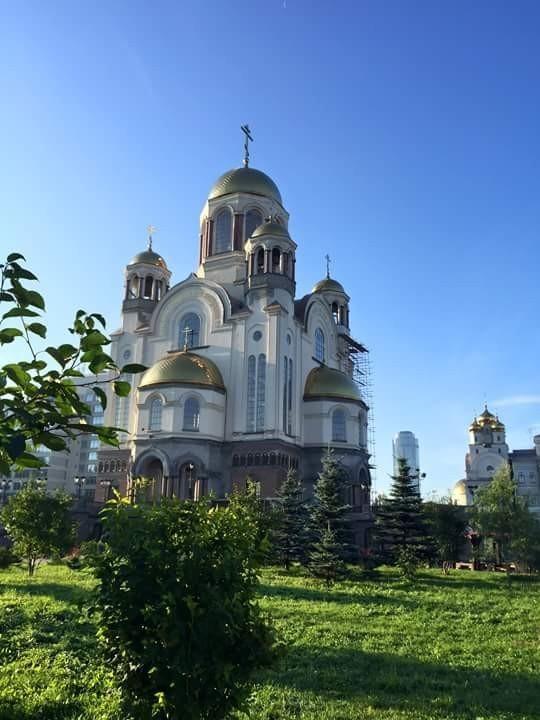 В церкви бьют колокола...