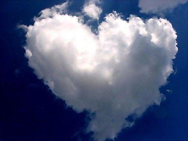 Небо как тогда 2. Облако в форме сердца. Сердце из облаков. Улетел на облачко. Сердечко из облака фото.