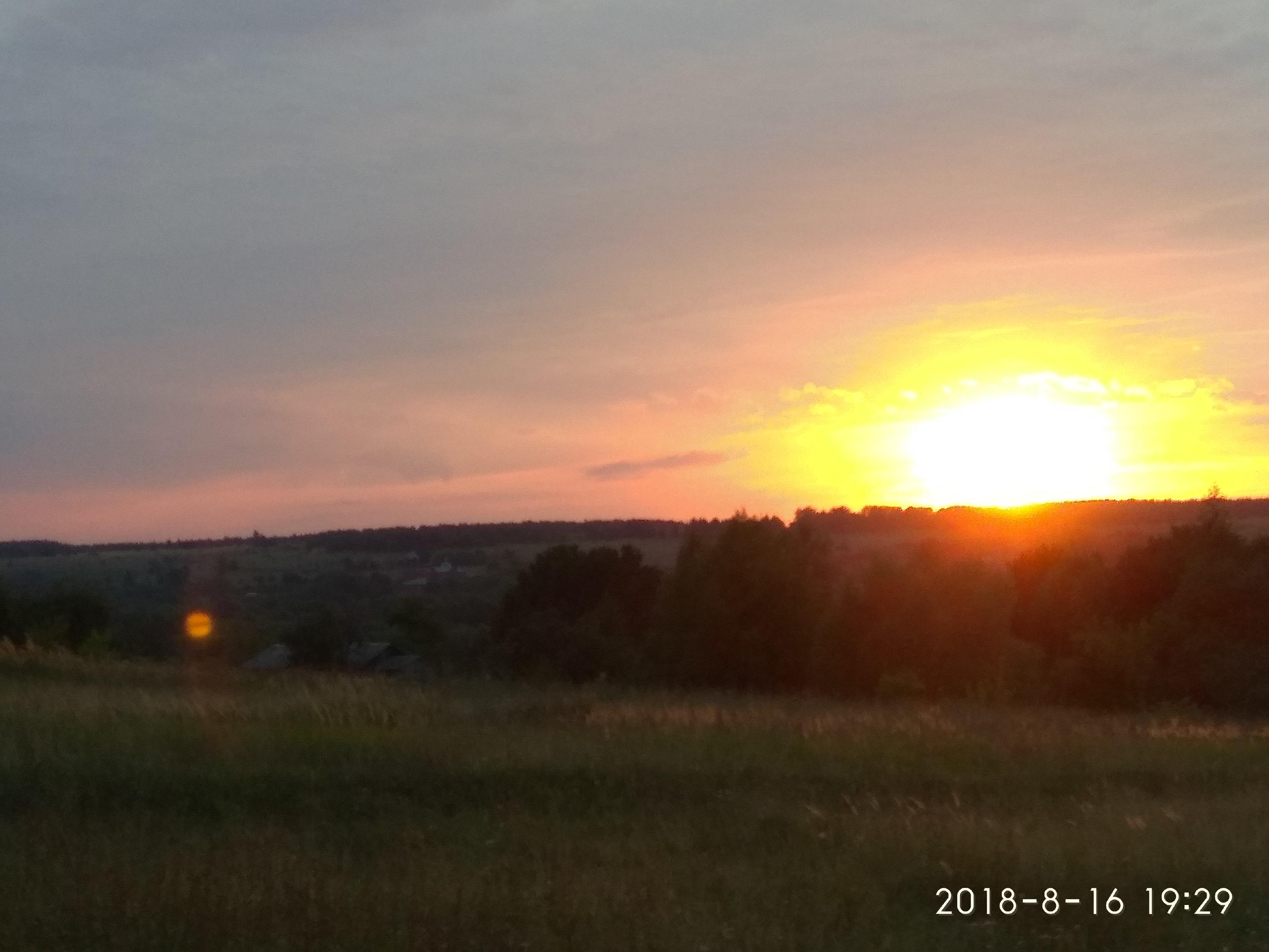 Прошел закат последний лета...