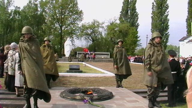 Уж семьдесят лет, как не стало войны.