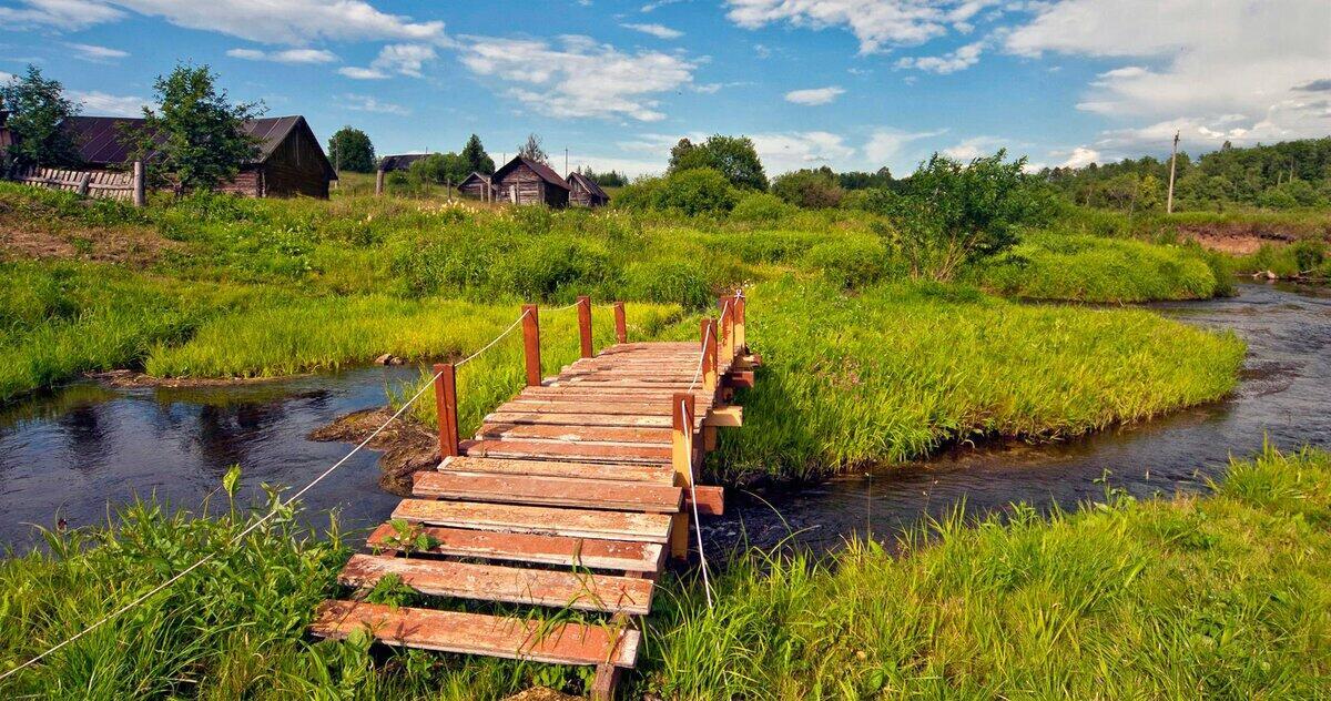 Я за речкой, за Великой...