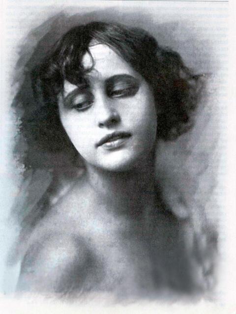   Максимилиан Волошин - То в виде девочки, то в образе старушки  