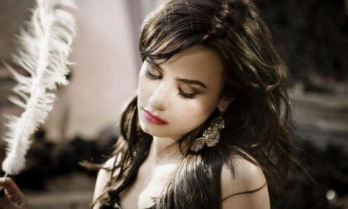 Потрет написан на листке...